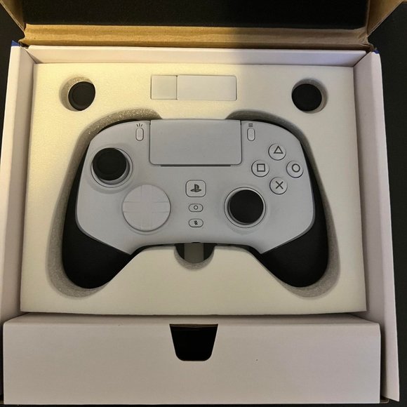 Razor Wolvrine Pro V2 Controller for Ps5 and PC - Picture 4 of 5